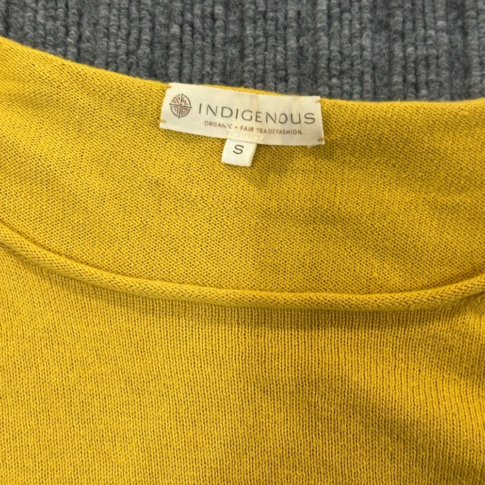 Indigenous Knit Top‎ - Picture 2 of 7